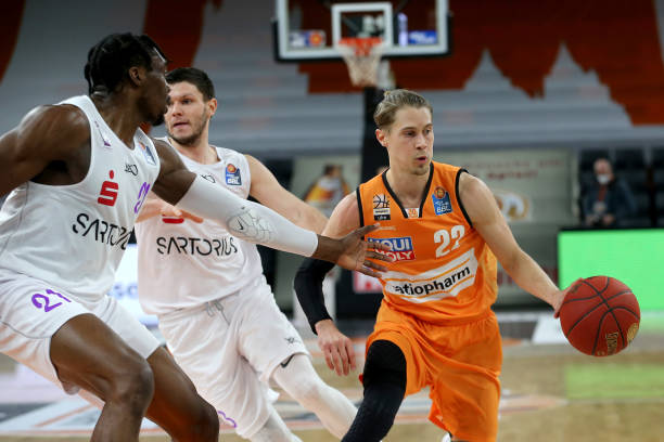 从中更全面 从中更全面